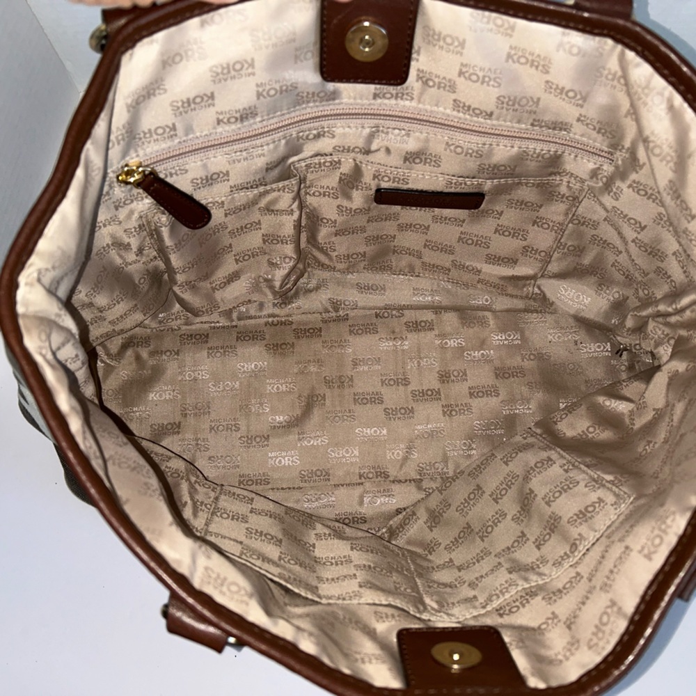 Stylish Brown and Cream Giraffe Print Michael Kors Tote Bag - Picture 3 of 5